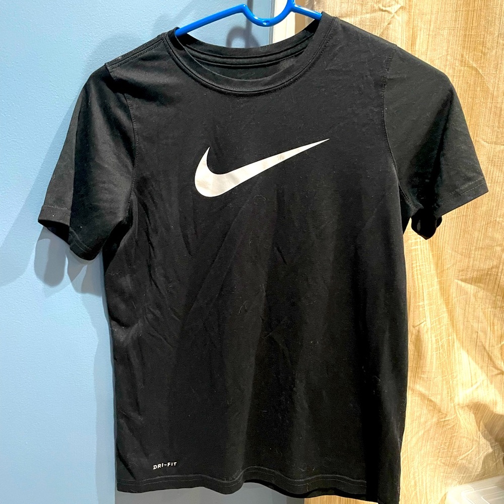 Short sleeve dry fit Nike shirt